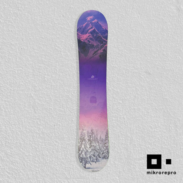 Snowboard_2_Neu Snowboard with a purple-pink gradient, featuring a snowy mountain scene at the top and snow-covered trees toward the base.